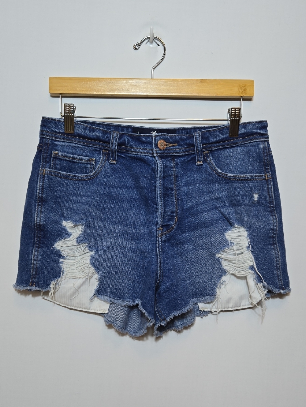 Hollister‎ High Rise Boyfriend Short Vintage Stretch Size 11 / 30 Distressed